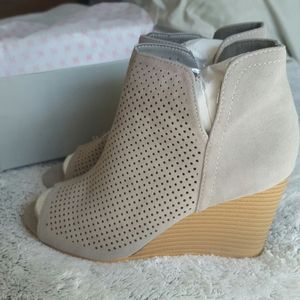 Womens wedge shoes size 7